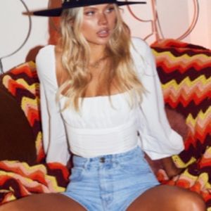 Princess Polly Cropped Shirt. Size 4.